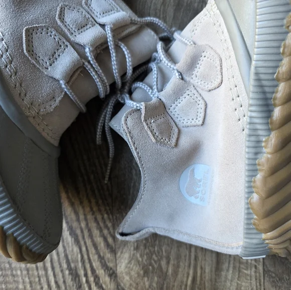 Sorel Gray and Tan Boots - Picture 7 of 7